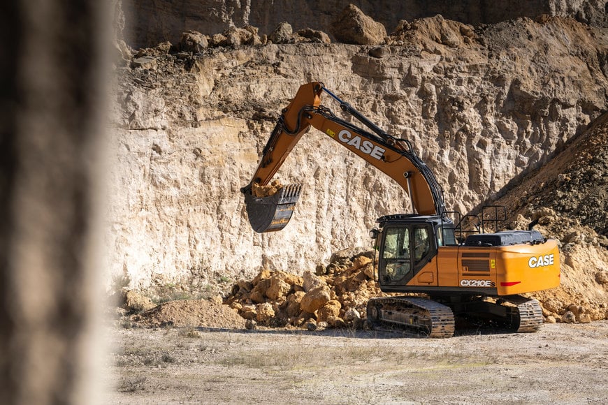 CASE LAUNCHES ESSENTIAL 20-TONNE CRAWLER EXCAVATOR CX210E-S 